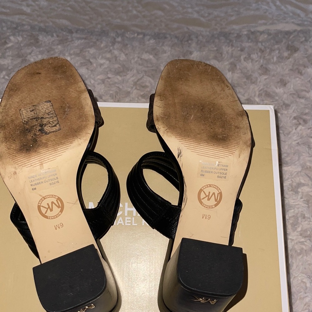 Woman’s MK shoe - Picture 5 of 6